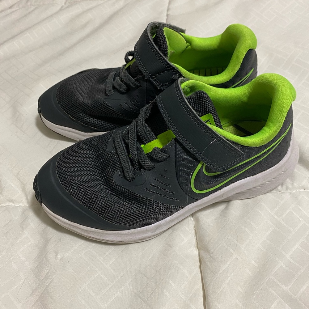 Boys nikes
